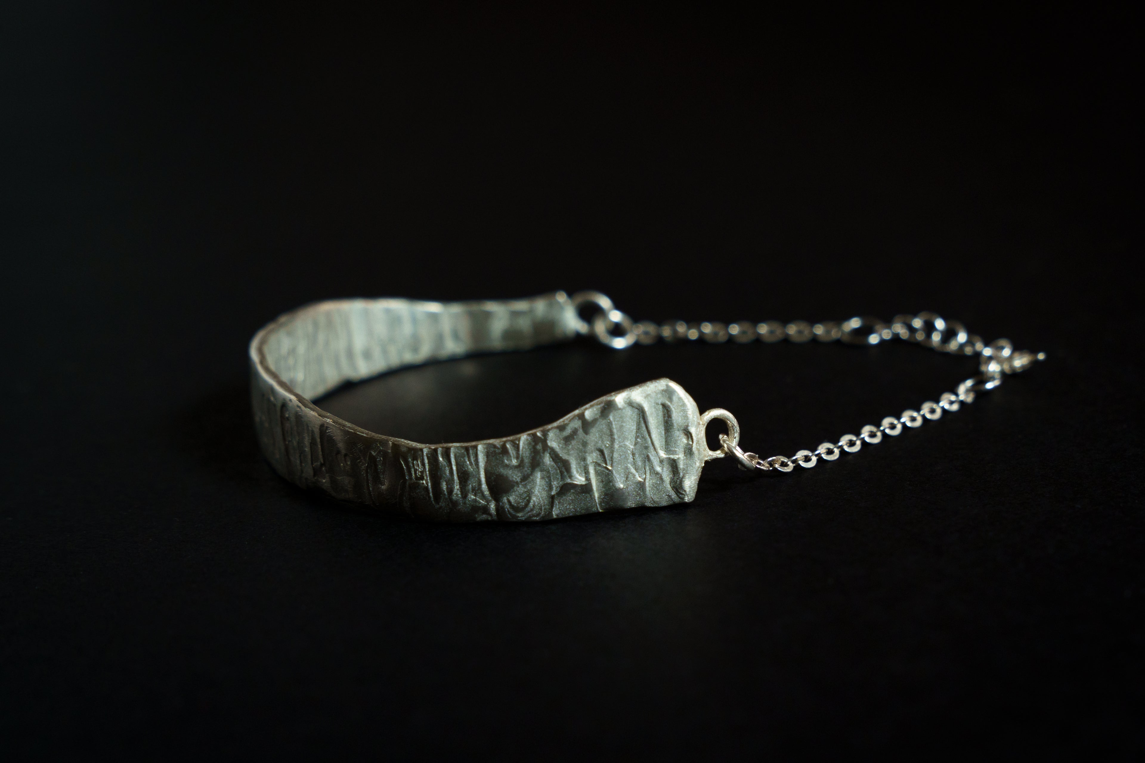 Pulsera y media con textura