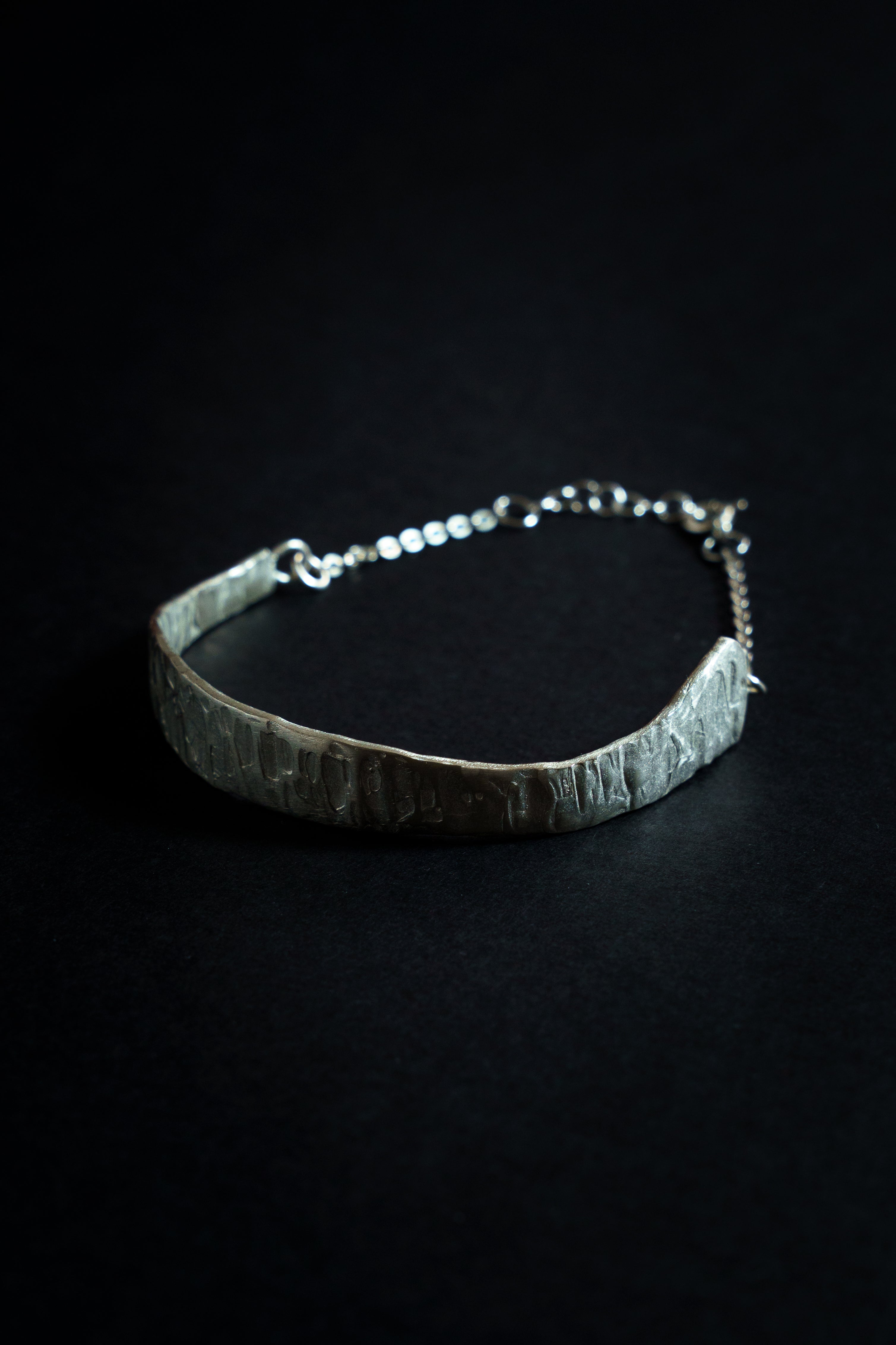 Pulsera y media con textura